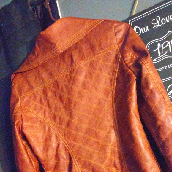 Leather jacket - Picture 2 of 4